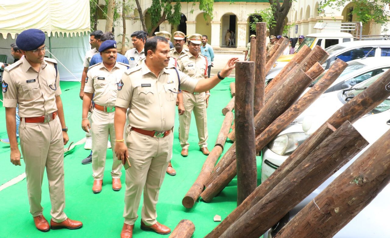 Tirupati Cops Bust Tri State Red Sandalwood Smuggling Gang Rs 2 Cr