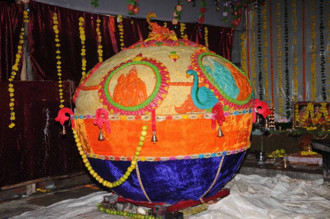Unable to pay Ganesh Laddu auction amount, youth ends life