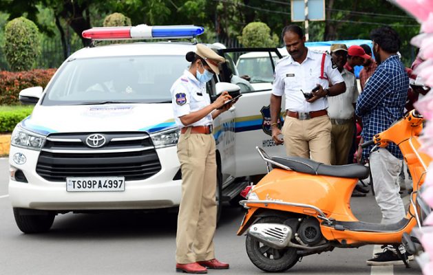Hyderabad traffic cops collect ‘extra’ charges from traffic violators