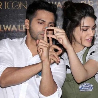 Varun and Kriti reaches out to 14-year-old acid attack survivor, impresses netizens Varun and Kriti reaches out to 14-year-old acid attack survivor, impresses netizens