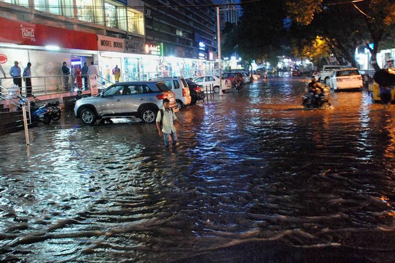Rains in Hyderabad uproot tree, Motorist killed Rains in Hyderabad uproot tree, Motorist killed