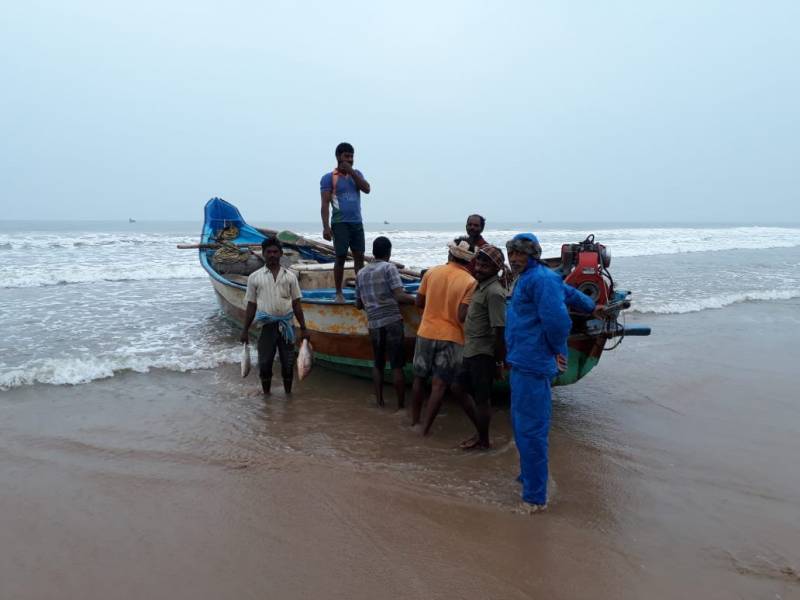 Eight fishermen from Andhra Pradesh detained by Bangladesh Coast Guard Eight fishermen from Andhra Pradesh detained by Bangladesh Coast Guard