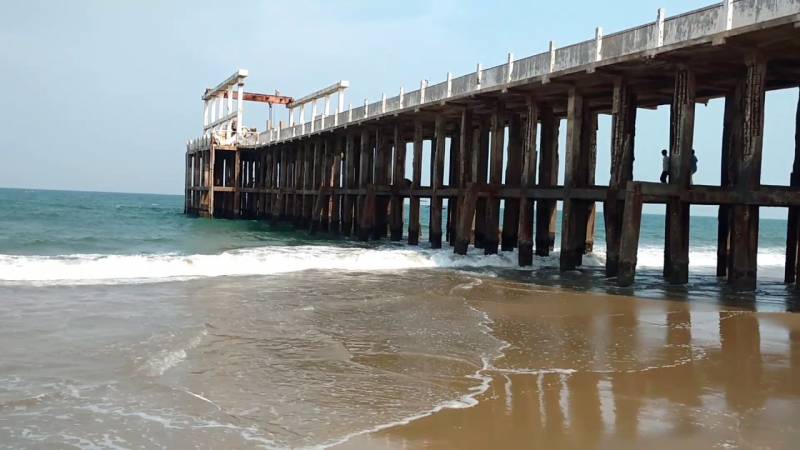 NY celebrations turn tragic as three drown in the sea NY celebrations turn tragic as three drown in the sea