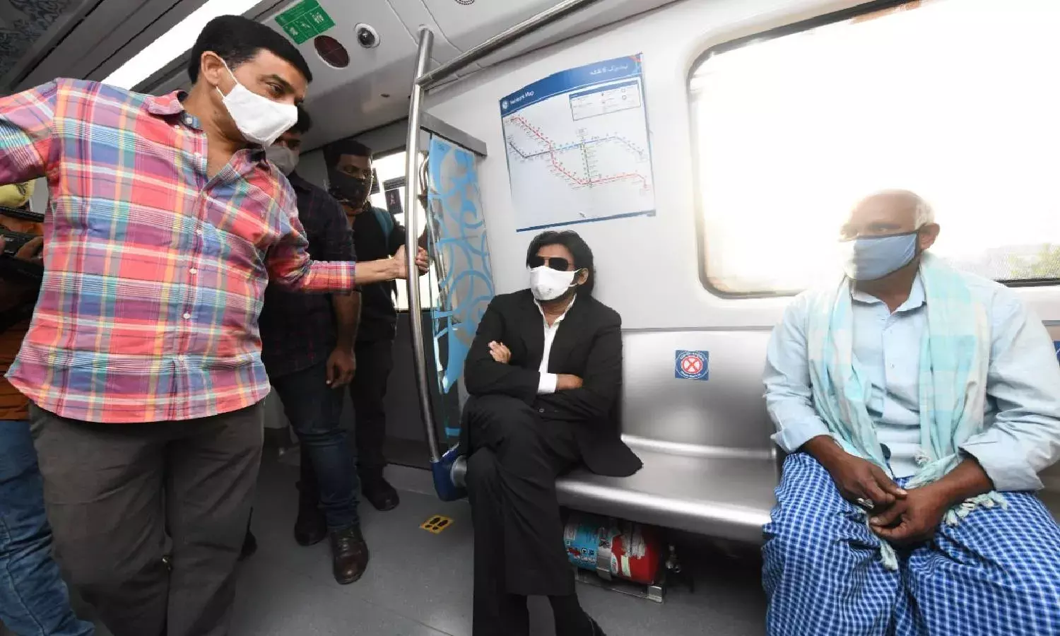 Vakeel Sahab: Pawan Kalyan fans go crazy watching him shooting at Hyderabad metro station