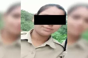 Vizag: Woman constable found dead at police quarters Vizag: Woman constable found dead at police quarters