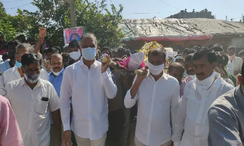 Upset over TRS losing Dubbaka bypolls party worker ends life