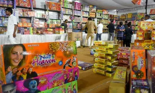 Crackers Ban: Supreme Court modifies HC order, green crackers allows for 2 hrs