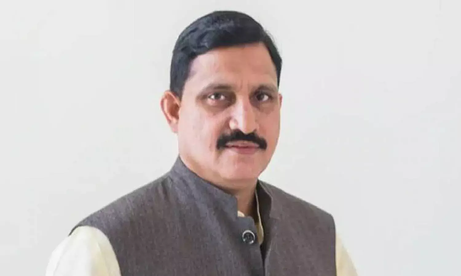 Srujana Chowdary moves Telangana HC against look-out-notice