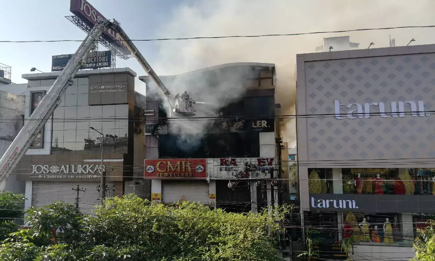Fire breaks out at a shop in Kukatpally area, 6 fire tenders at spot