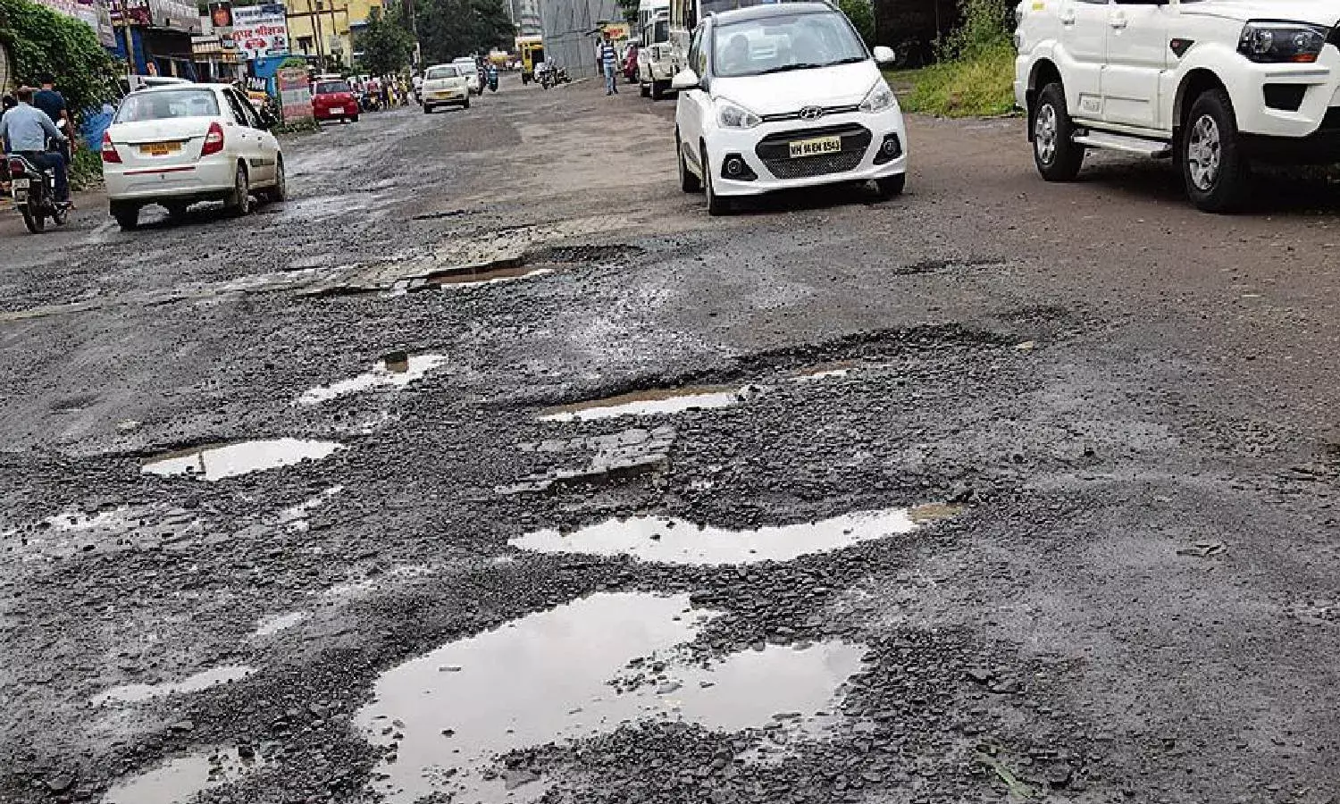GHMC spent Rs 2.23 crore fixing roads in Kukatpally, Serilingampally but ignored Jubilee Hills