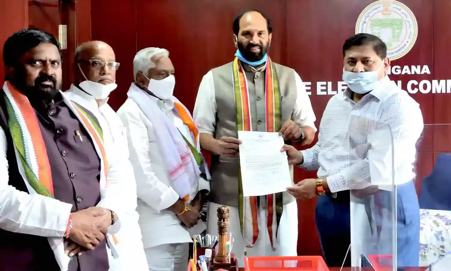 Congress asks SEC to remove TRS ads from metro rail pillars