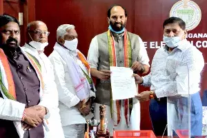 Congress asks SEC to remove TRS ads from metro rail pillars Congress asks SEC to remove TRS ads from metro rail pillars