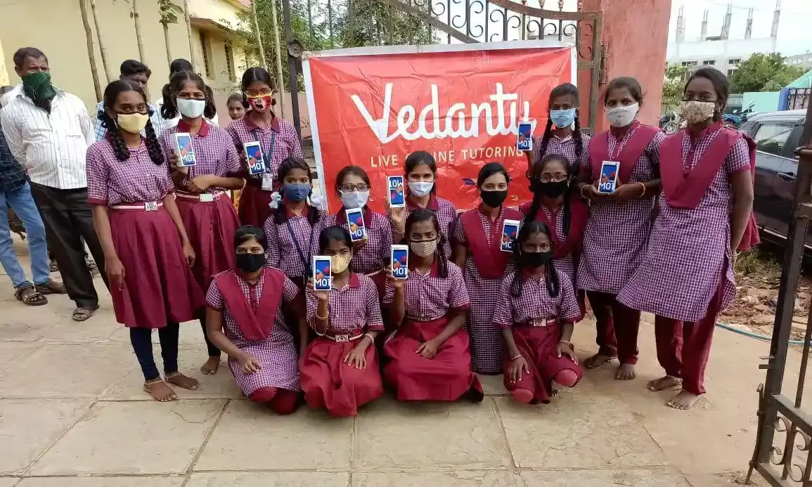 Good Samaritans donate smartphones to help underprivileged students access  online classes  at Mominpet TSWRS