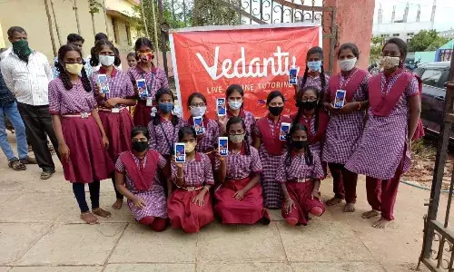 Good Samaritans donate smartphones to help underprivileged students access  online classes  at Mominpet TSWRS