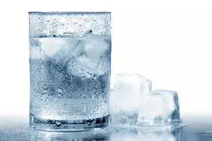 The Benefits and Risks of Drinking Cold Water (Ice Water) The Benefits and Risks of Drinking Cold Water (Ice Water)