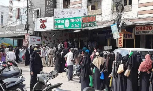 Dont visit mee-seva center for Rs 10k relief: GHMC officials