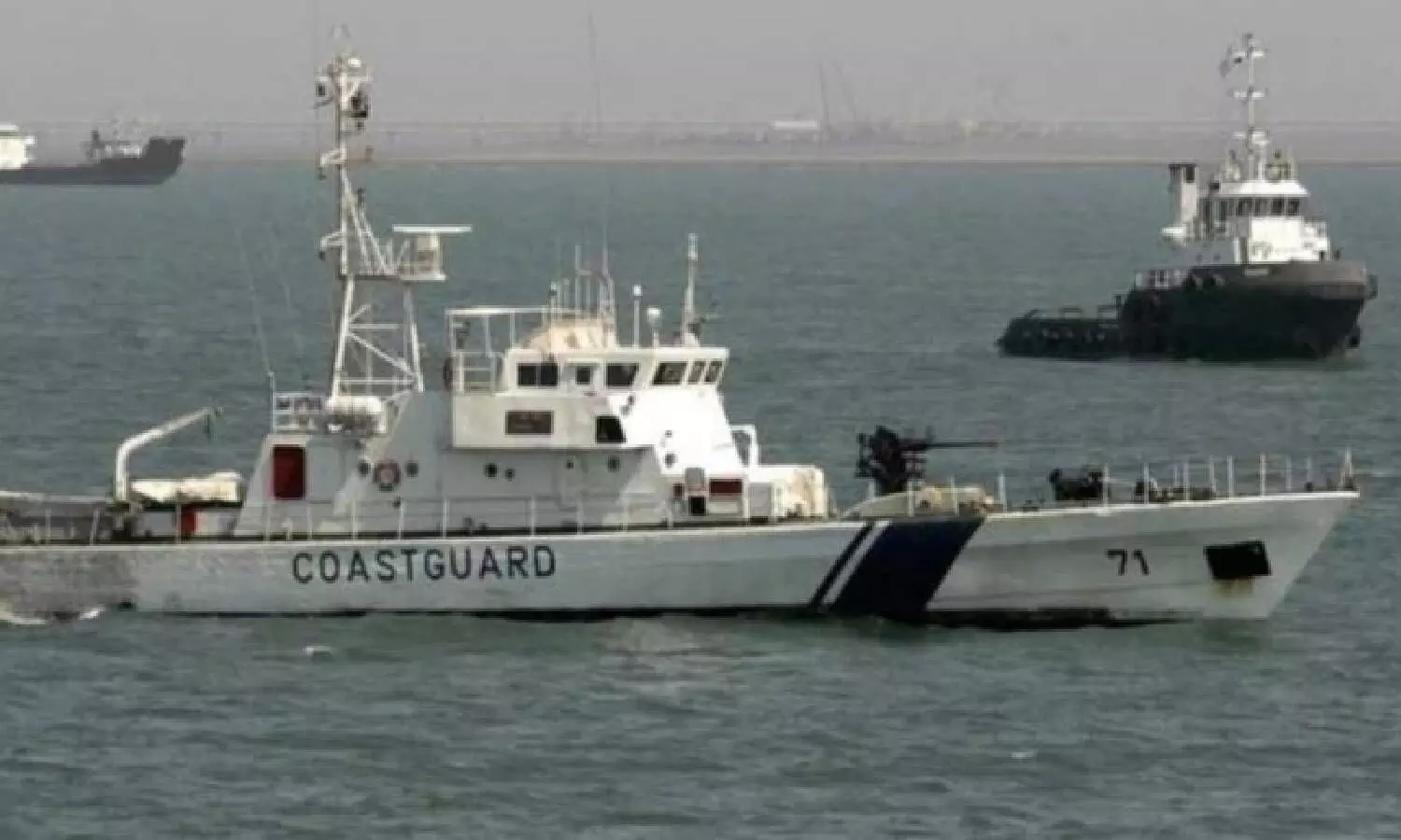 Five fishermen held, 9 kilos of gold seized from boat off Tamil Nadu coast Five fishermen held, 9 kilos of gold seized from boat off Tamil Nadu coast
