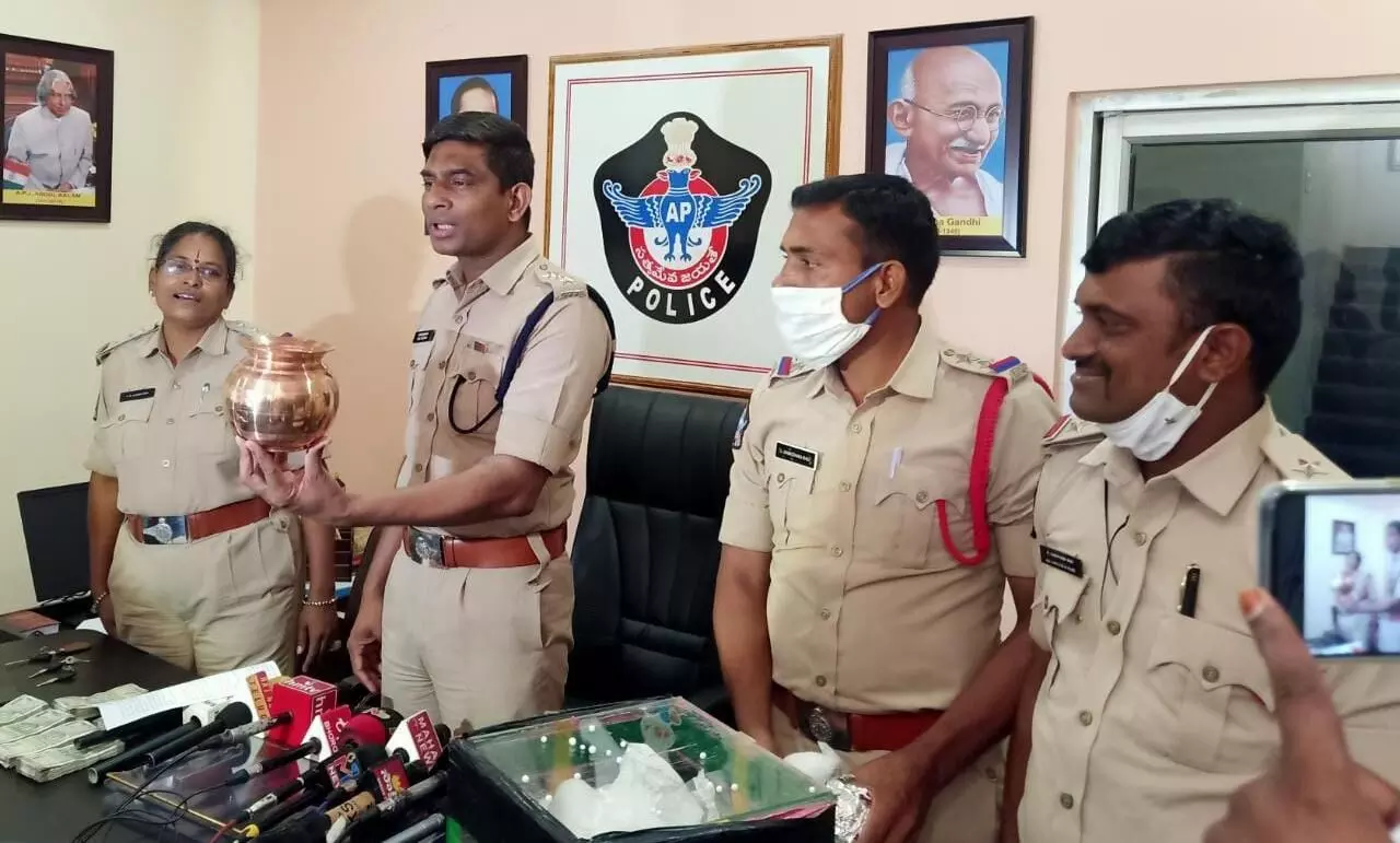 Four held for cheating people with magic metal in Vizianagaram