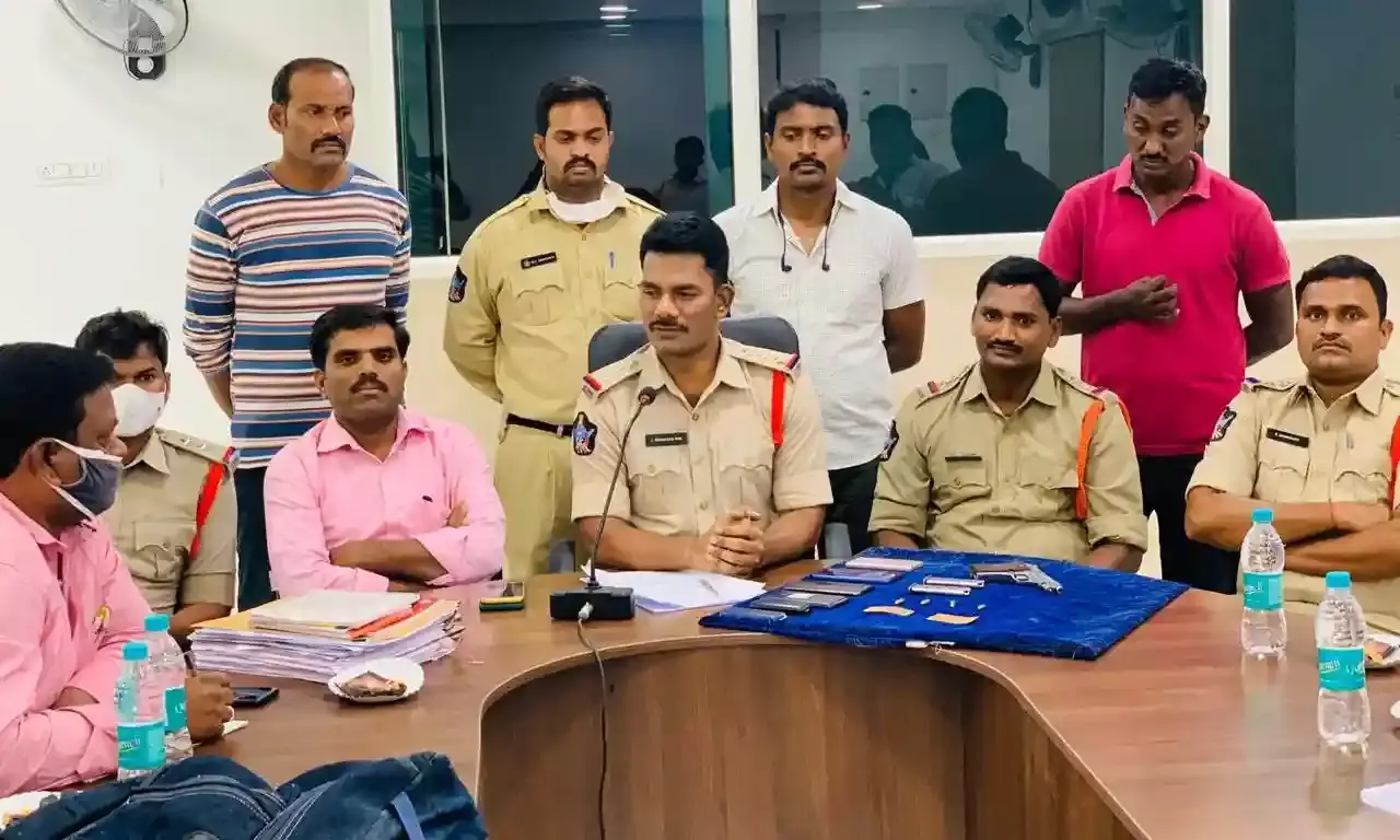 Police bust interstate arms racket at Anakapalle, four arrested