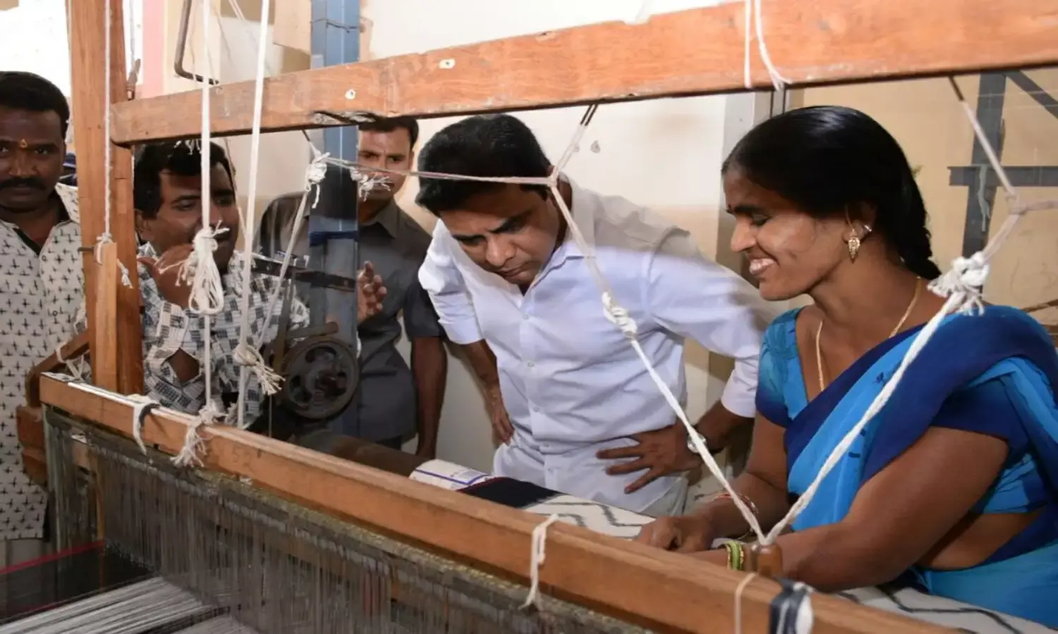 KTR seeks funds from Centre to develop handlooms, textiles industry in Telangana
