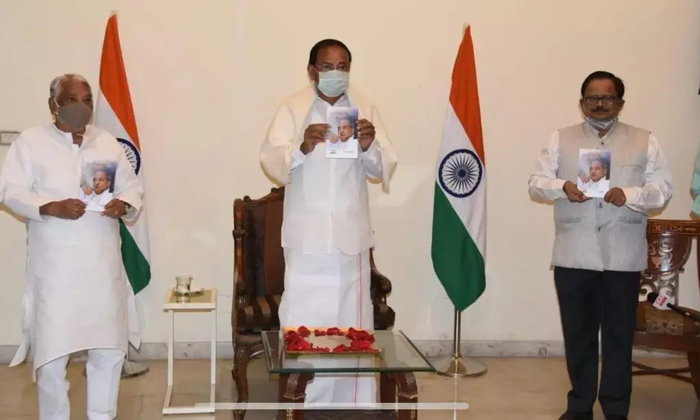 Vice-President Venkaiah Naidu releases Telugu book on PVNR