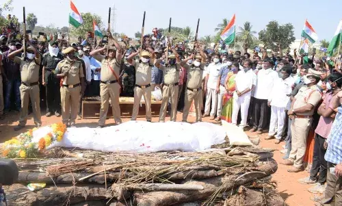 Last rites of Army jawan killed in Leh landslide conducted