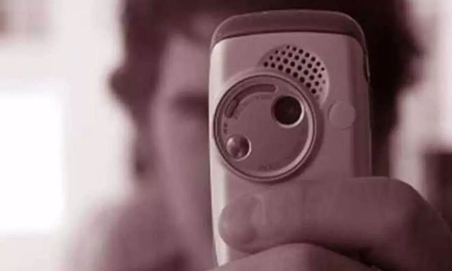 `Pervert projects wife as call girl, post her nude pictures on WhatsApp in Tirupati