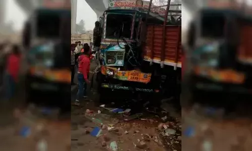 One killed in major accident at Habsiguda-Uppal road on New Year