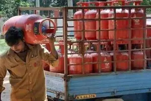 Consumers dont have to pay extra for delivery of gas cylinders: HPCL Consumers dont have to pay extra for delivery of gas cylinders: HPCL