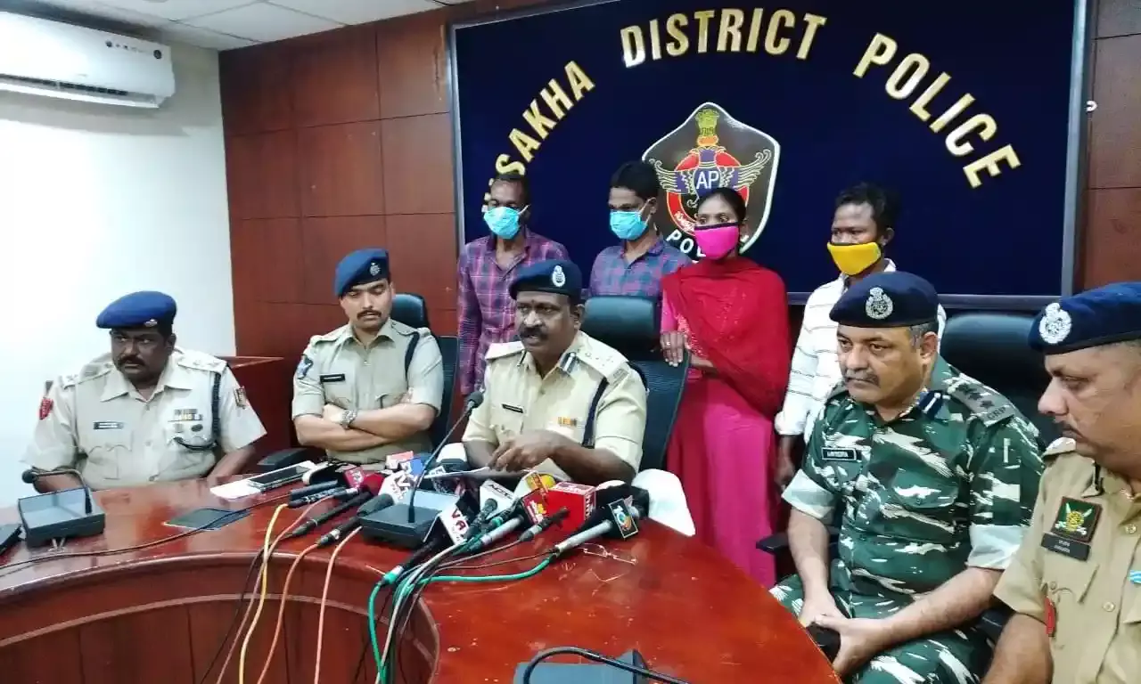 Woman Maoist carrying reward of Rs. 4L, 3 others surrender in Vizag