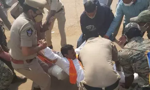 Tension at Chalo Ramateertham rally after BJP leaders arrested in Vizag, Vizianagaram