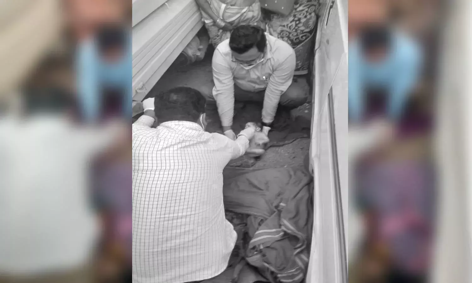 Pregnant woman delivers baby on the roadside in Keesara