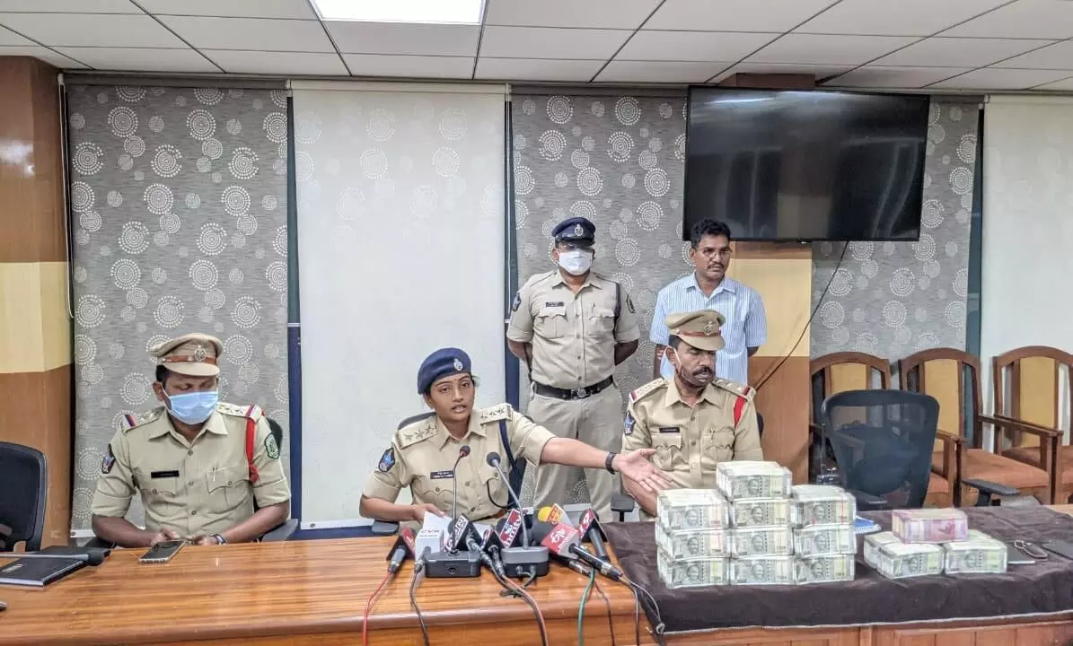 Police bust hawala racket in Vizag; seize Rs 70 lakh, arrest two