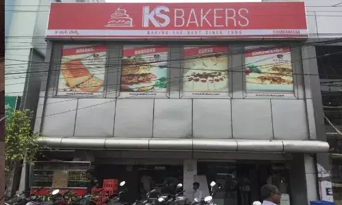Case registered against KS Bakers, Chandanagar for violating packaging guidelines