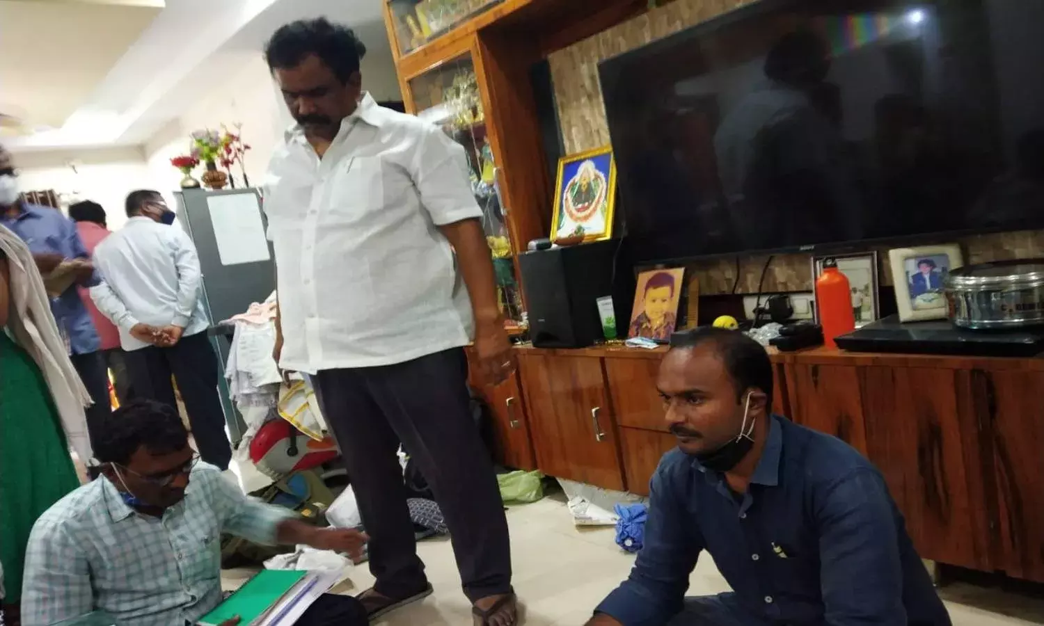 Cash, gold worth Rs 60 Cr recovered from bank lockers of lineman turned engineer at Vizag