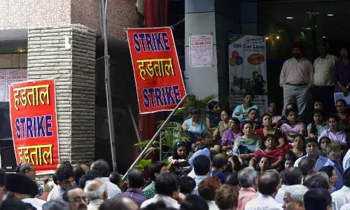 Bank unions announce 2-day strike from 15 March to protest privatization