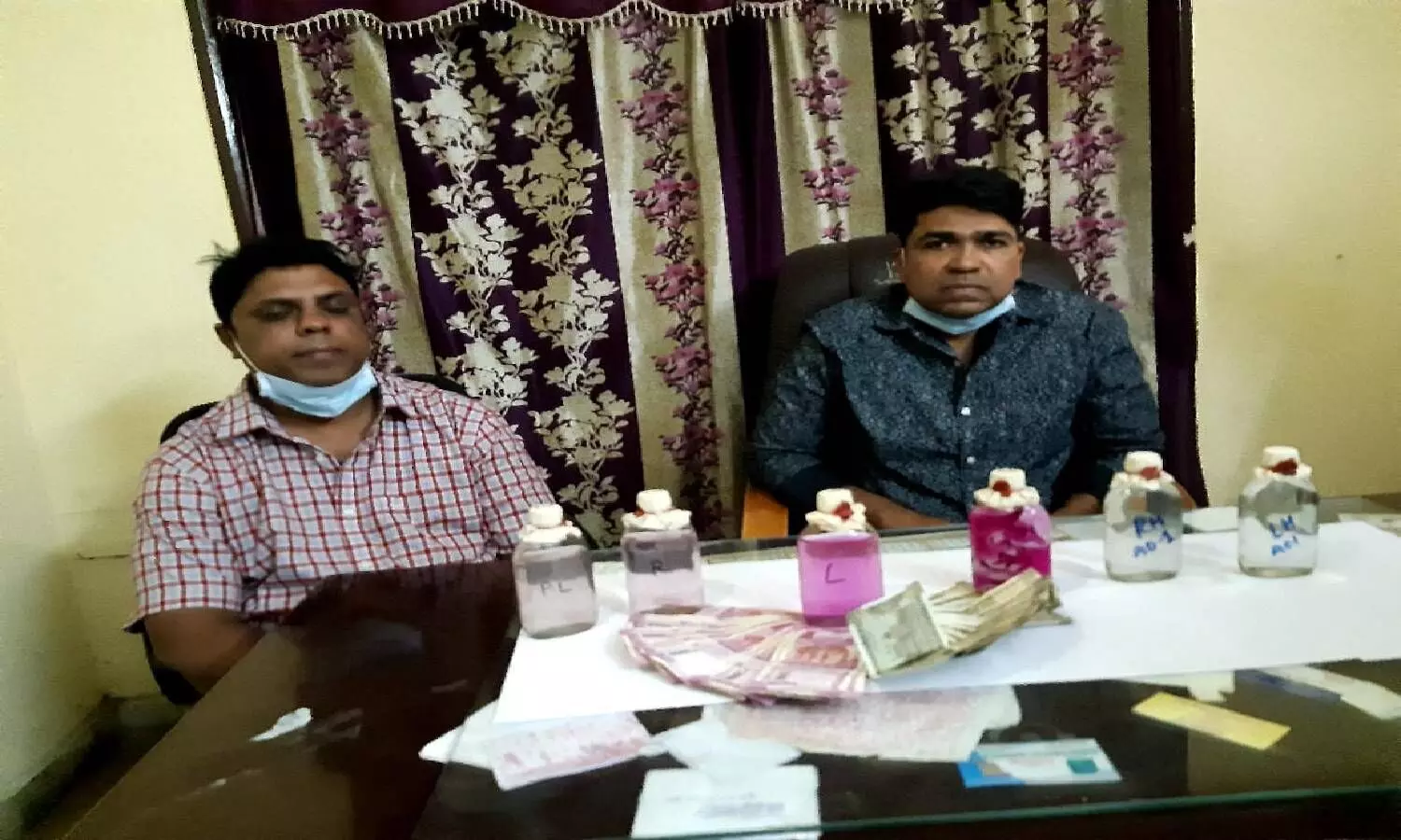 Hyderabad: Commercial Tax officers threw bribe money from office window, arrested
