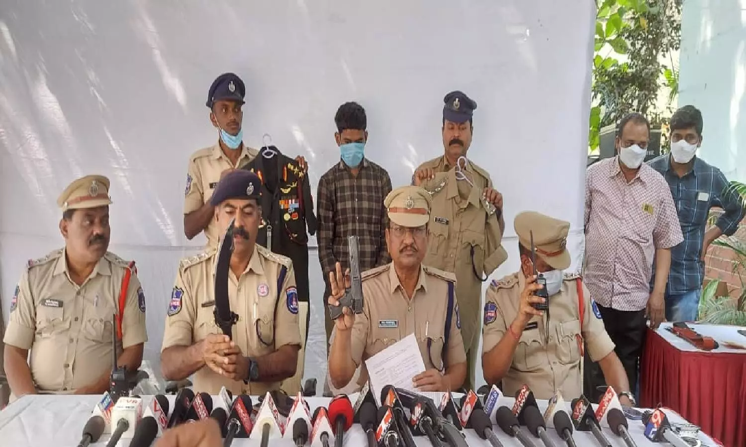 Three fake police officers arrested for kidnapping, extorting money from car dealer at KPHB
