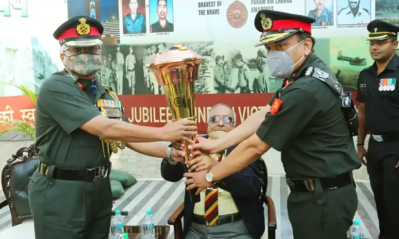 1971 Indo-Pak war hero: Lt Col Nagulapalli Narsing Rao(rtd) receives Victory Flame