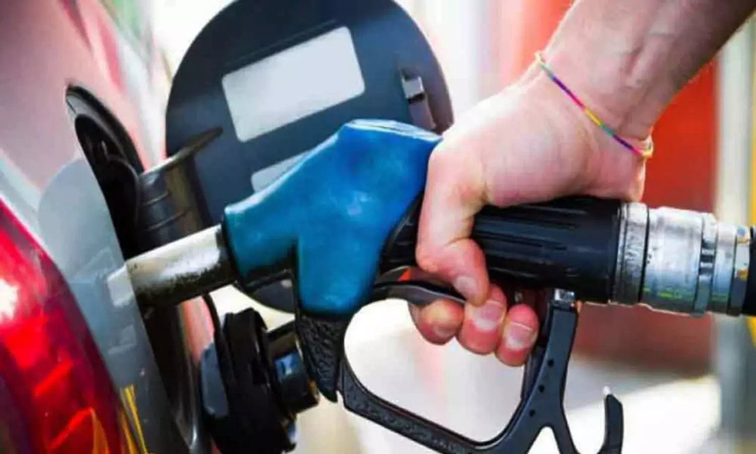 Hyderabad sees surge in fuel price, petrol at Rs 92.26 on Sunday