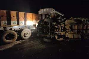 Kurnool accident: 14 died, 4 injured in truck-min van collision Kurnool accident: 14 died, 4 injured in truck-min van collision
