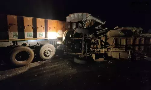 Kurnool accident: 14 died, 4 injured in truck-min van collision