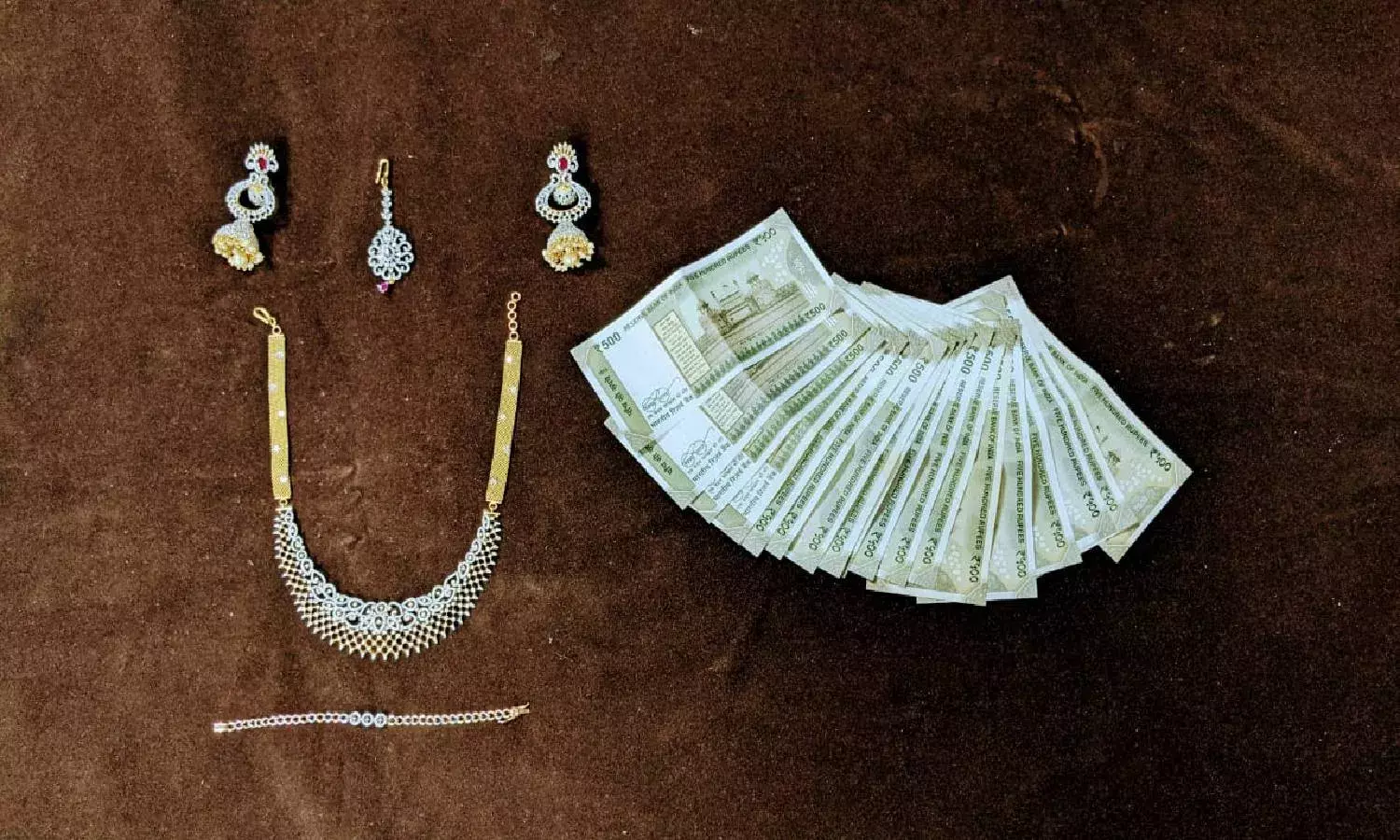 stealing jewelryVisakhapatnam