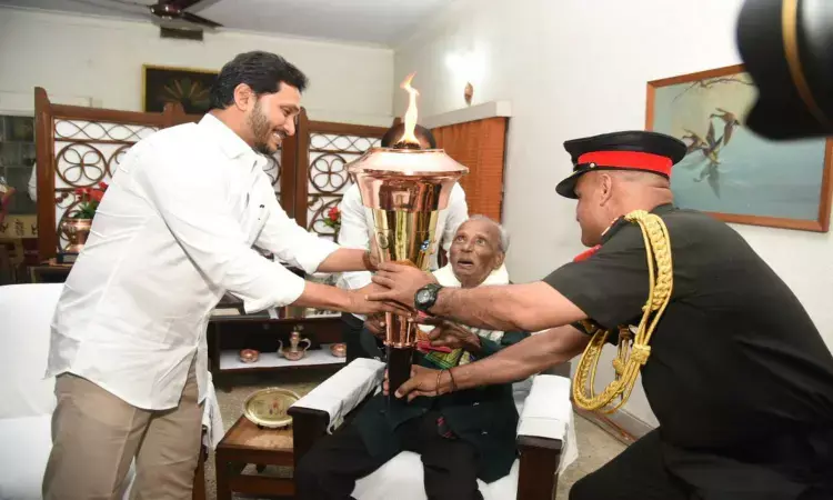 Jagan announces 10 fold hike in cash rewards for gallantry award winners of Andhra Pradesh