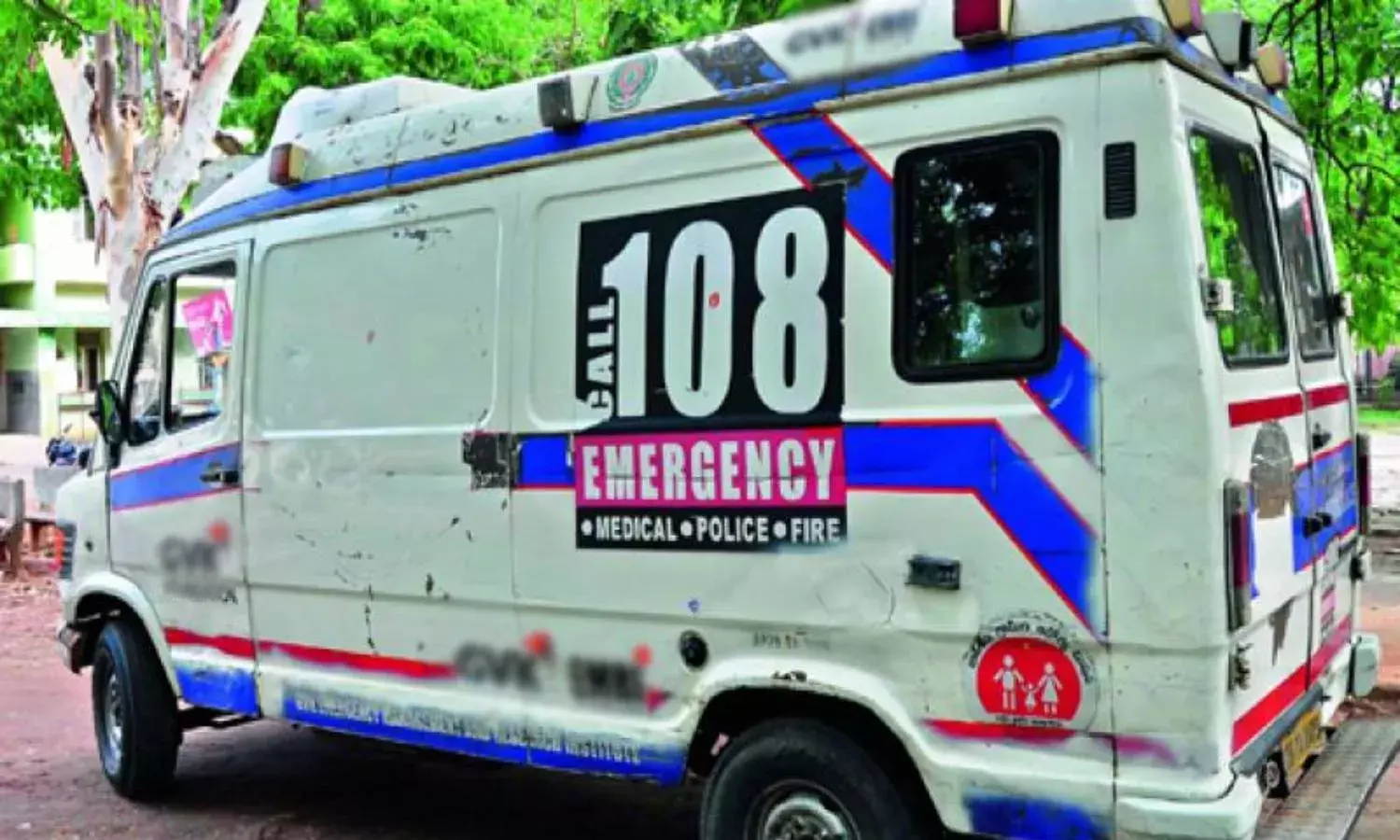 Greed has no boundaries: T cops arrest ambulance crew for stealing gold from accident victim