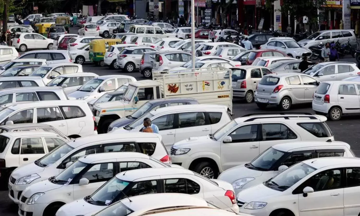 GHMC issues format on proper collection of parking ticket fee