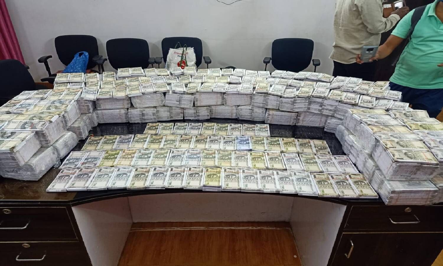 Rs 7.9 Cr in fake currency seized on AP-Odisha border, three arrested
