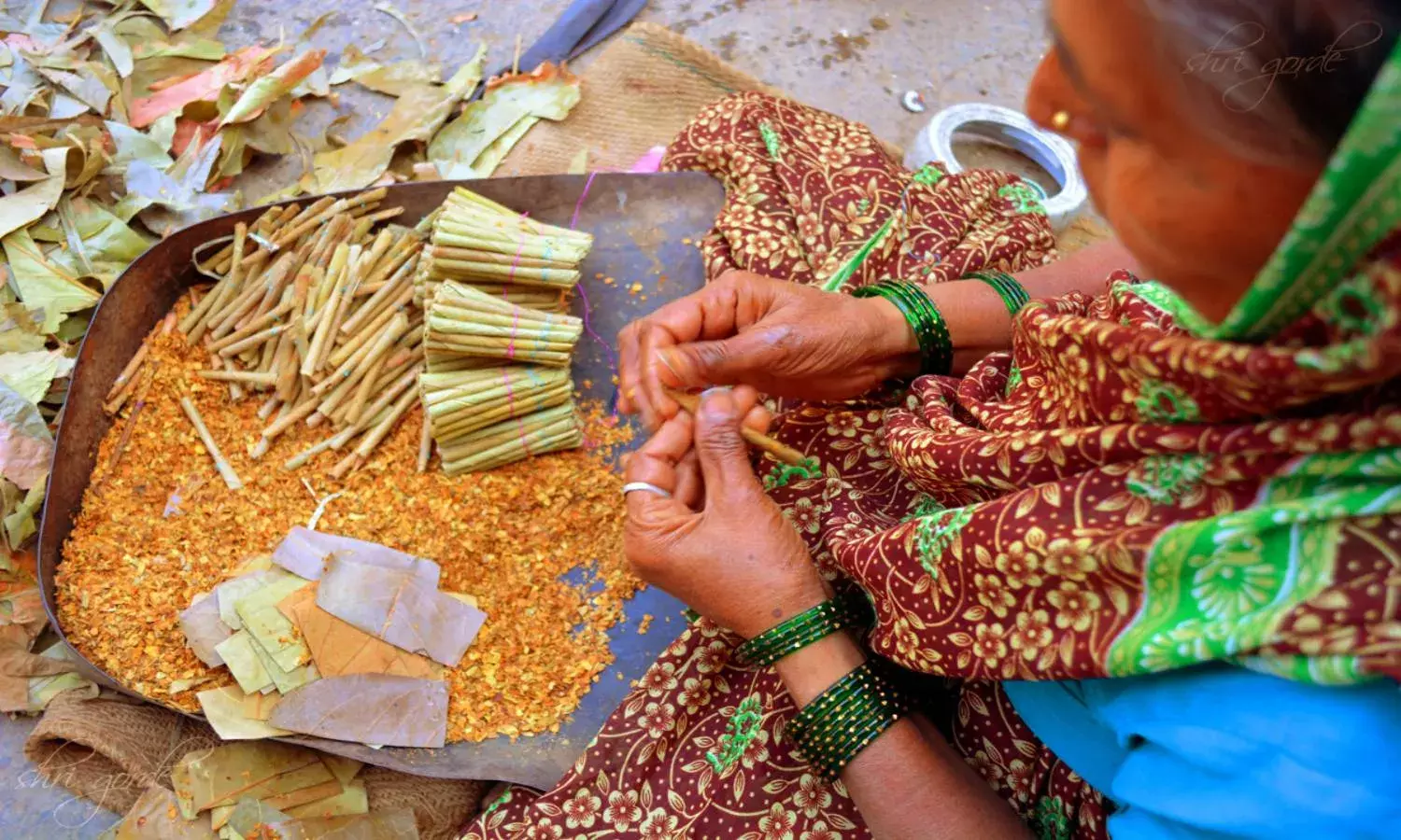 Over 4L women employed in Hyderabads beedi making industry: Centre
