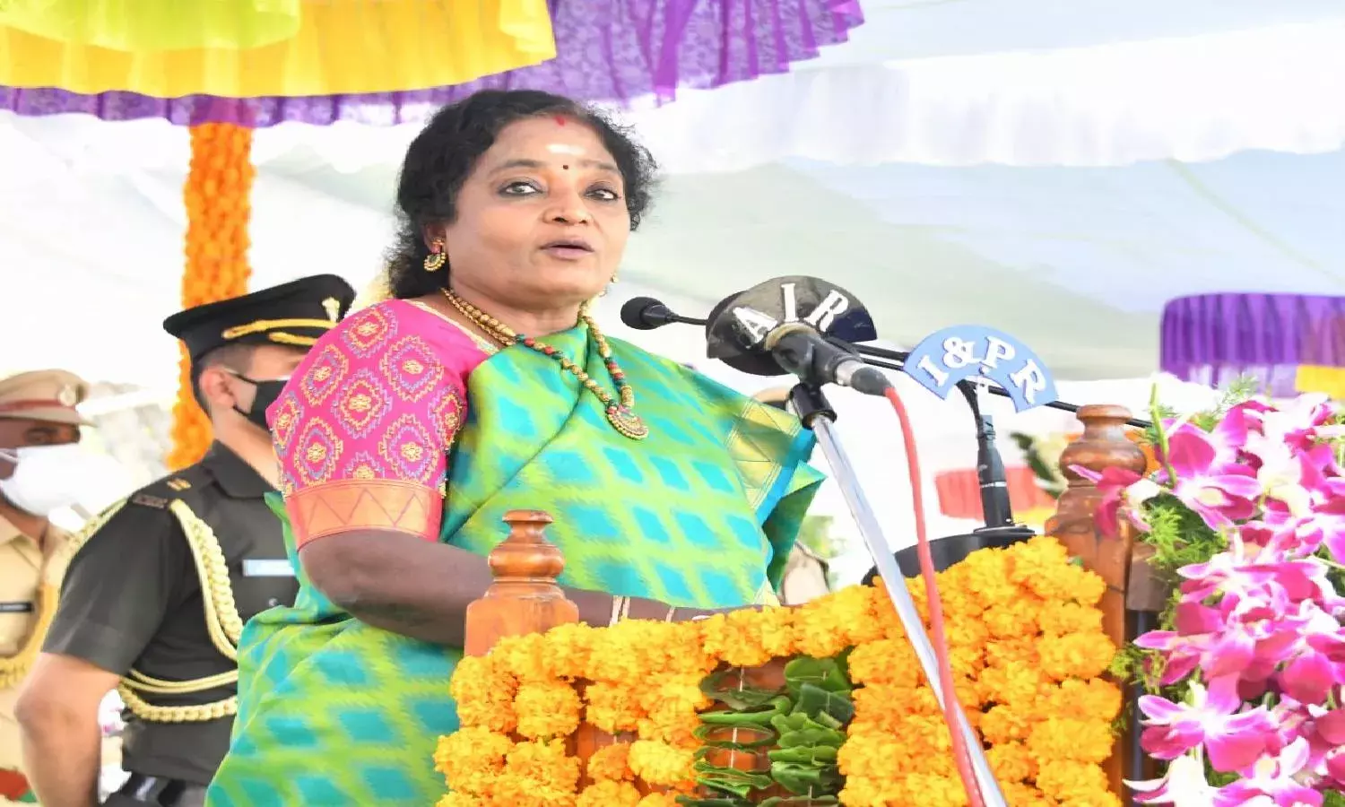 Azadi ka Amrit Mahotsav: Tamilisai Soundararajan inaugurates photo exhibition of freedom struggle in Warangal