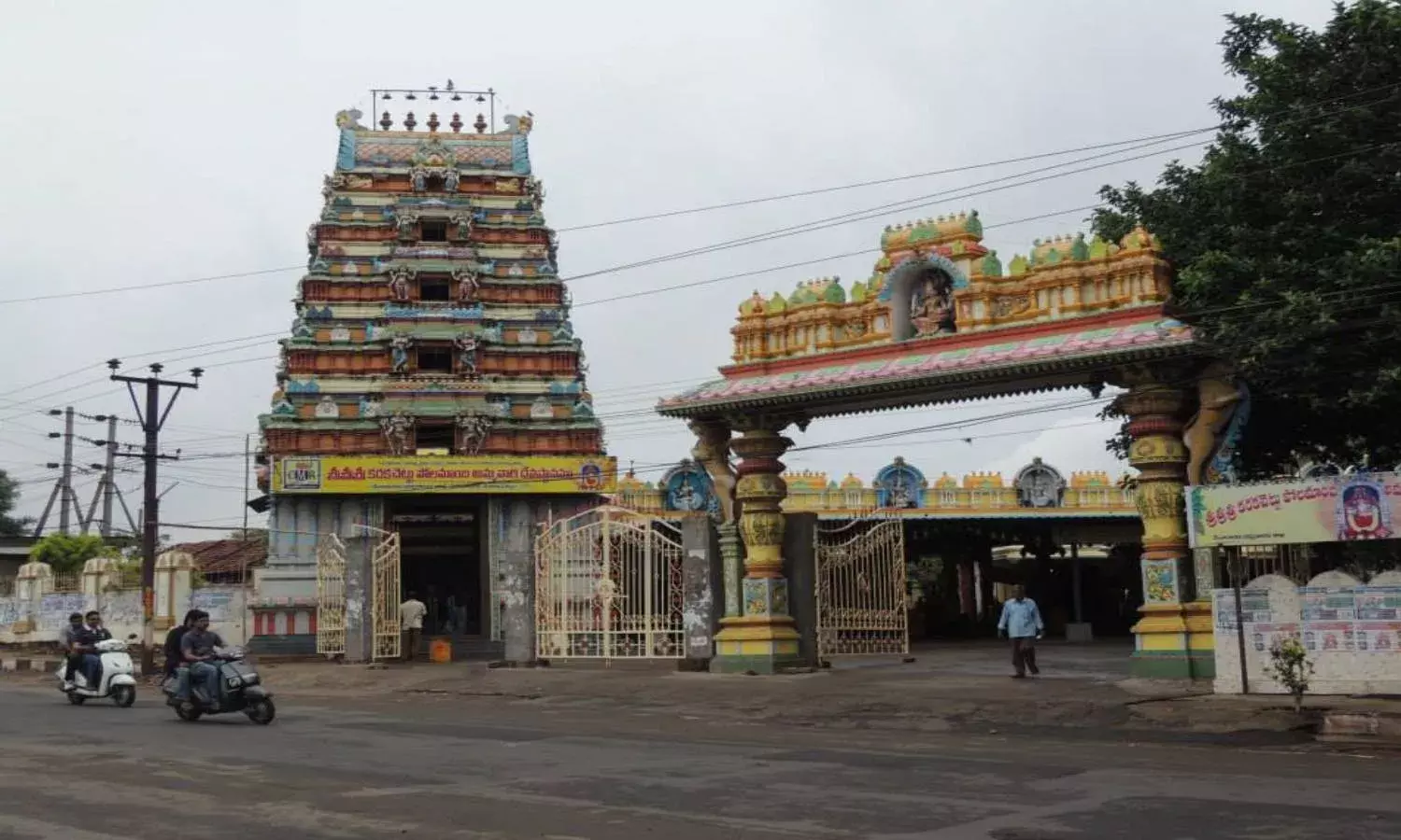 Burglars strike at Vizags Polamamba temple, decamp with gold, Goddess crown